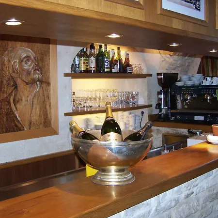Saint Martin- Logis Et Restaurant Creully sur Seulles