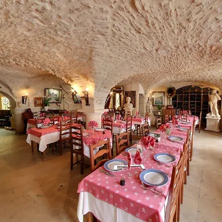 Saint Martin- Logis Et Restaurant Hotel Creully sur Seulles