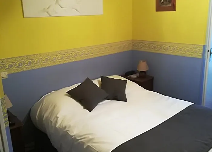 Saint Martin- Logis Et Restaurant Hotel Creully sur Seulles